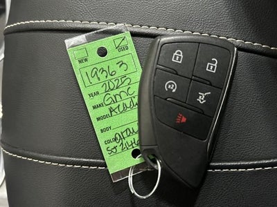 2025 GMC Acadia Elevation