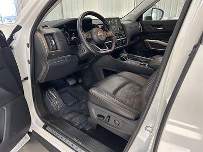 2024 Nissan Pathfinder Platinum