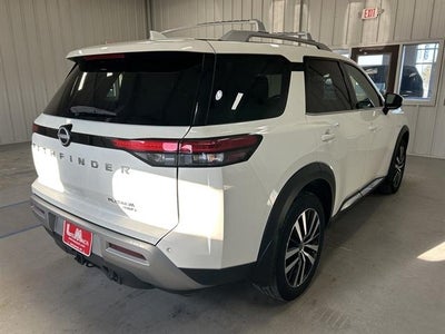 2024 Nissan Pathfinder Platinum